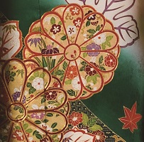 http://wa-shibata.co.jp/furisode/info/info/img/KR-504%201.jpg